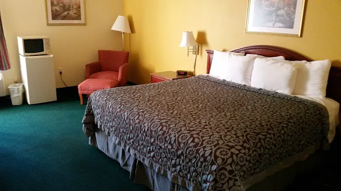 Days Inn & Suites Louisville SW 4