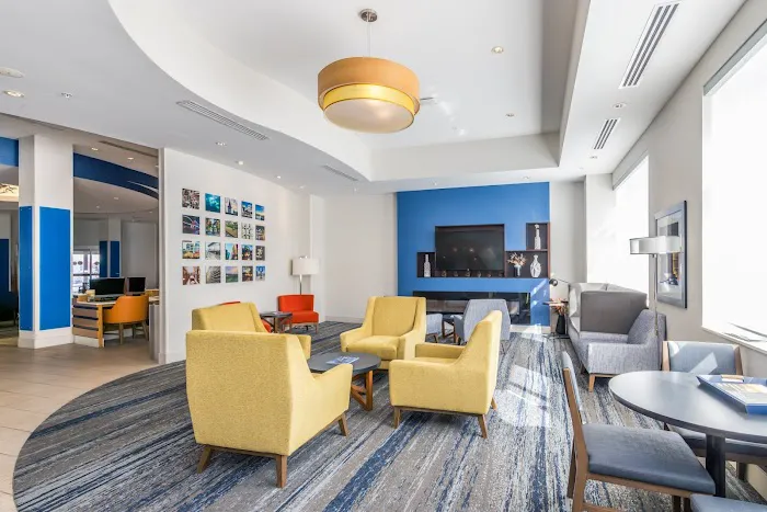 Holiday Inn Express & Suites Louisville Downtown by IHG 5