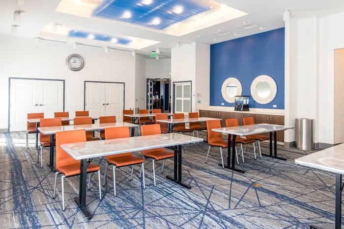 Holiday Inn Express & Suites Louisville Downtown by IHG 5