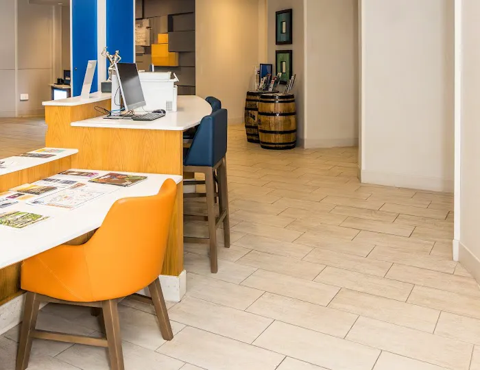 Holiday Inn Express & Suites Louisville Downtown by IHG 5