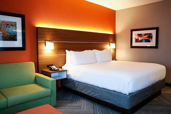 Holiday Inn Express & Suites Louisville Downtown by IHG 5