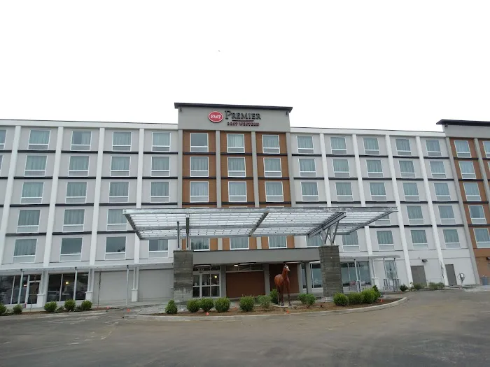 Best Western Premier Airport/Expo Center Hotel 4
