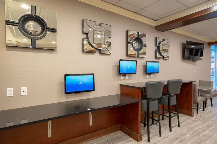 Best Western Premier Airport/Expo Center Hotel 4