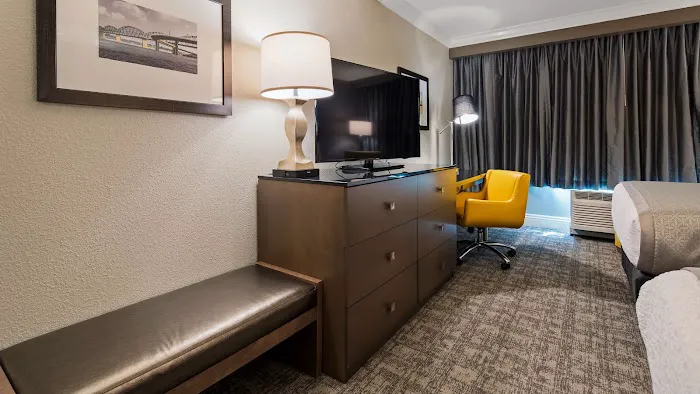 Best Western Premier Airport/Expo Center Hotel 4