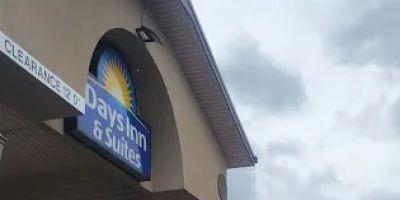 Days Inn & Suites by Wyndham Jeffersonville IN