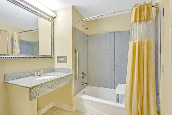Days Inn & Suites by Wyndham Jeffersonville IN 4