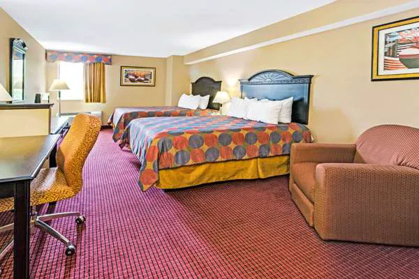 Days Inn & Suites by Wyndham Jeffersonville IN 4