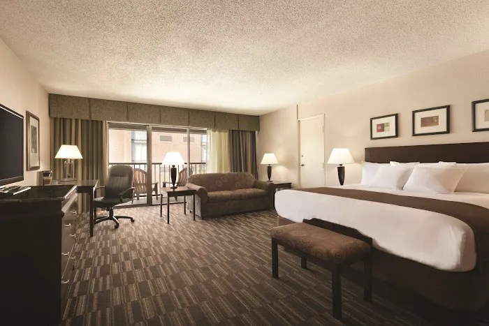 Radisson Hotel Louisville North 4