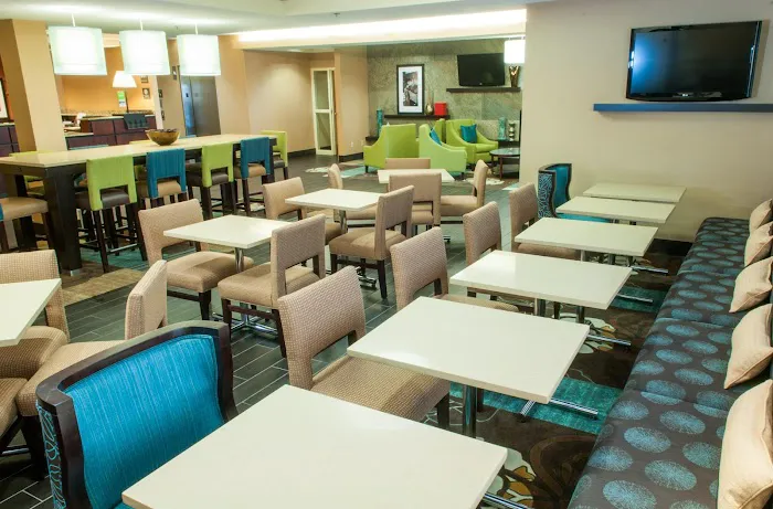 Hampton Inn Louisville-North/Clarksville 4