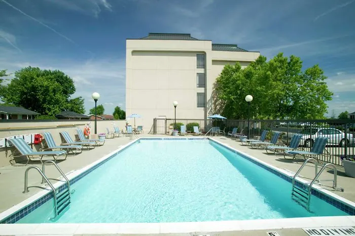 Hampton Inn Louisville-North/Clarksville 4