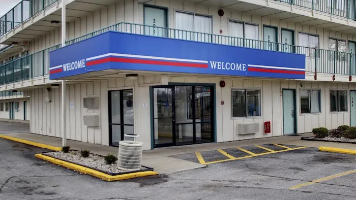Red Carpet Inn Clarksville, IN 4