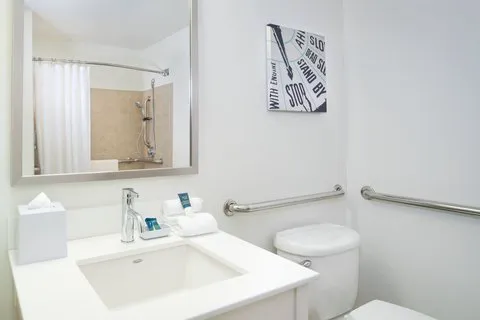 Four Points by Sheraton Louisville Airport 5