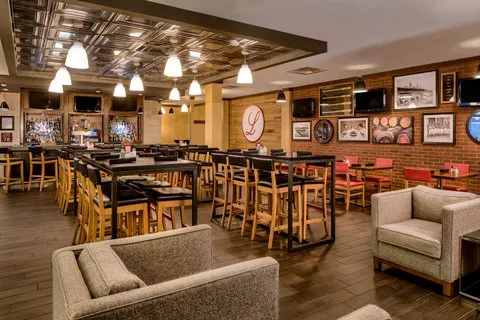 Four Points by Sheraton Louisville Airport 5