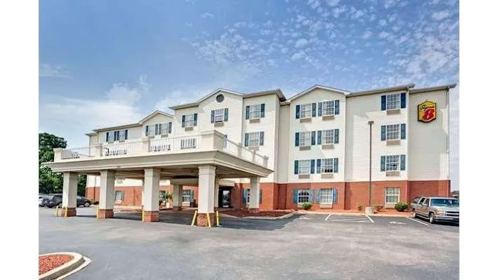 Super 8 by Wyndham Louisville/Expo Center 5