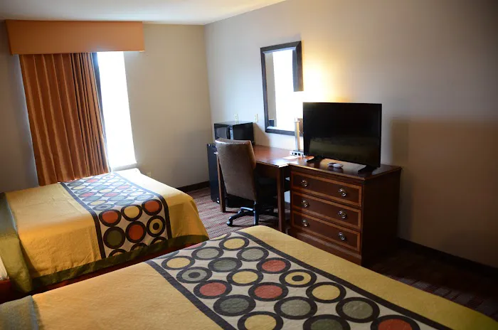 Super 8 by Wyndham Louisville/Expo Center 5