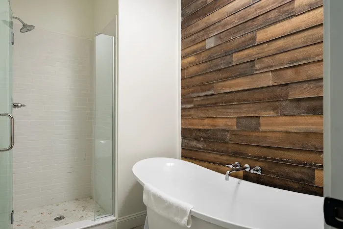 Hollyhock Suites 5