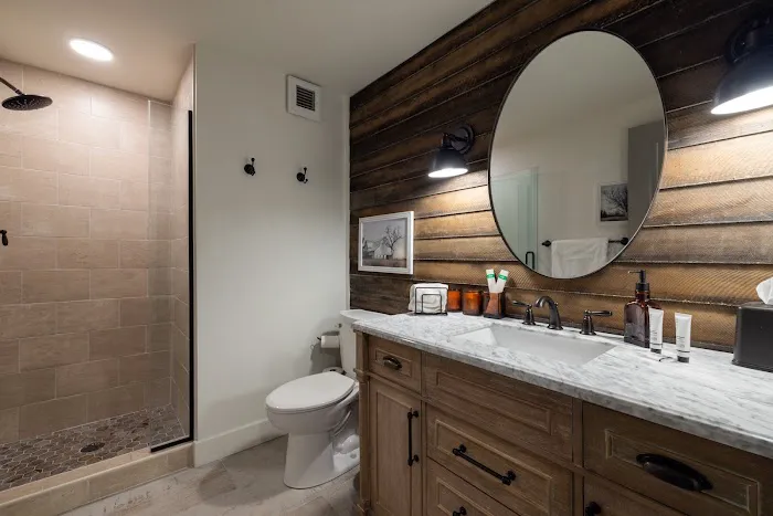 Hollyhock Suites 5