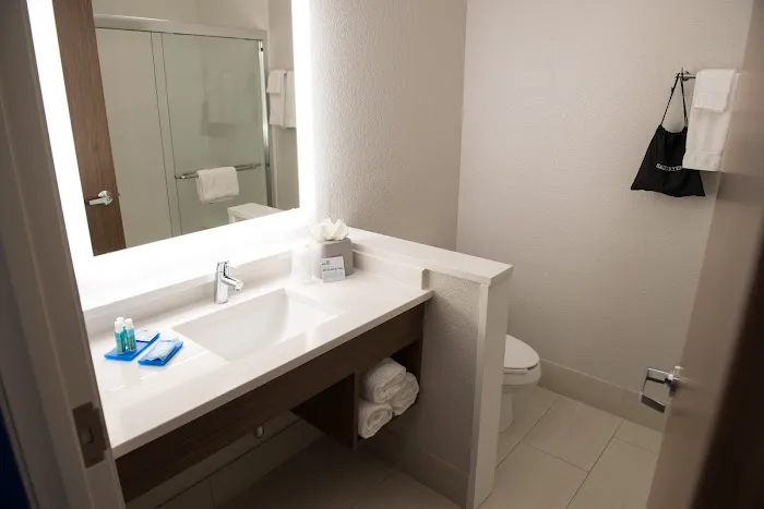 Holiday Inn Express & Suites Louisville N - Jeffersonville by IHG 4