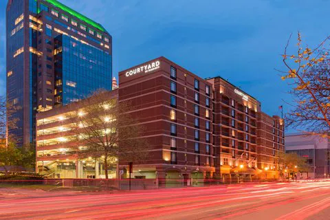 Courtyard Louisville Downtown 5