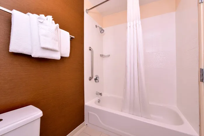 Fairfield Inn & Suites Louisville North 4