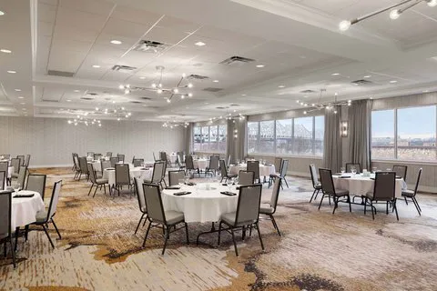 Sheraton Louisville Riverside Hotel 4