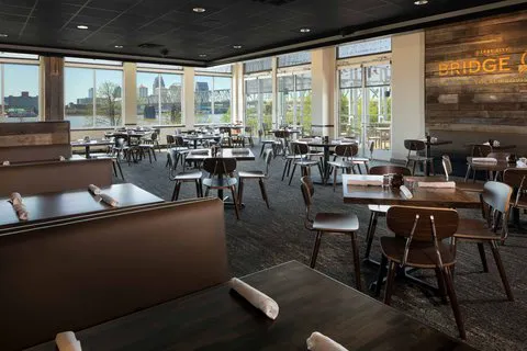 Sheraton Louisville Riverside Hotel 4