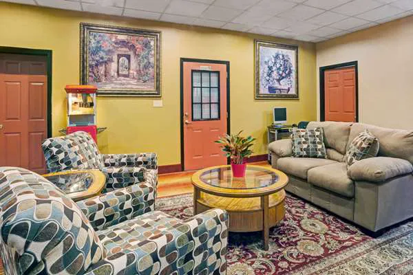 Days Inn by Wyndham Louisville Airport Fair and Expo Center 5