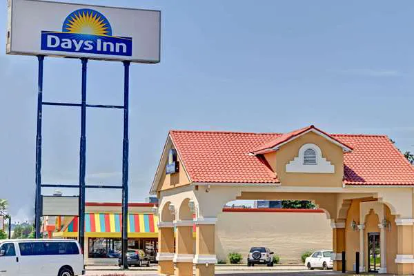 Days Inn by Wyndham Louisville Airport Fair and Expo Center 5