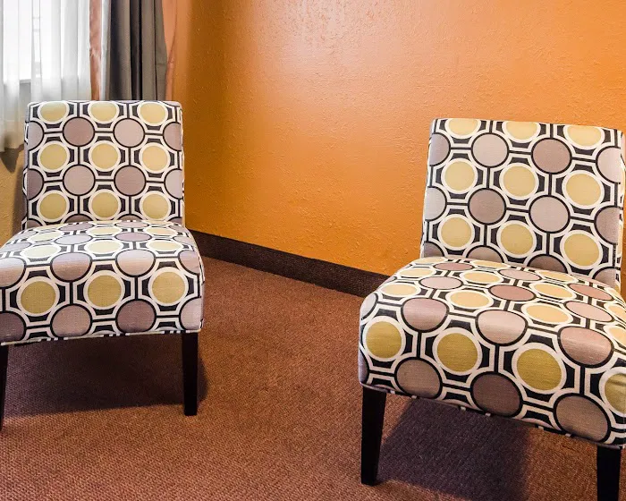Econo Lodge Downtown 5