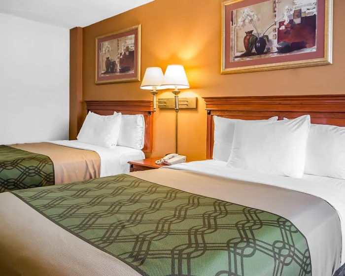 Econo Lodge Downtown 5