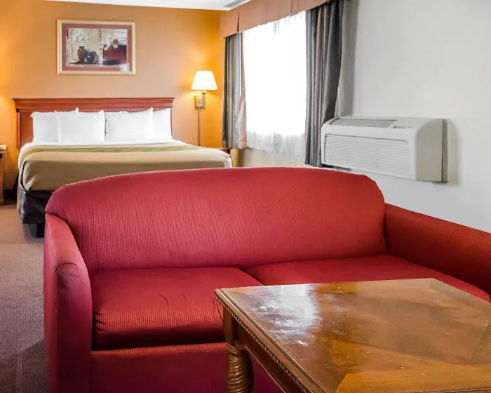 Econo Lodge Downtown 5