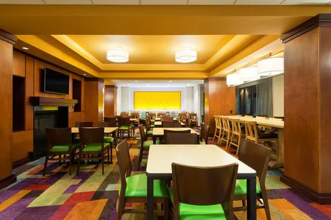 Fairfield Inn & Suites Louisville Downtown 5