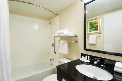 Fairfield Inn & Suites Louisville Downtown 5
