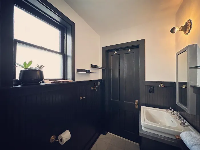 The Hilltop Hideaway - an AirBnB 5