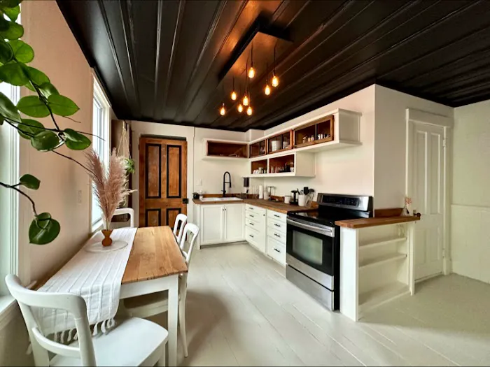 The Hilltop Hideaway - an AirBnB 5