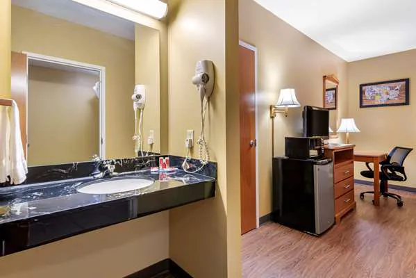 Econo Lodge Louisville Airport 5