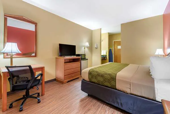 Econo Lodge Louisville Airport 5