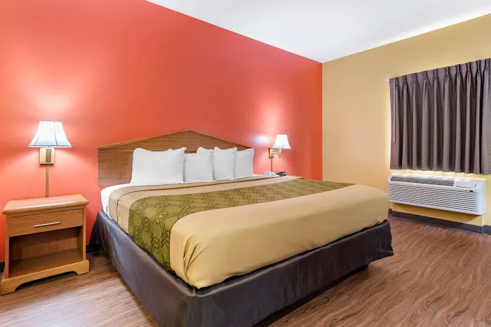 Econo Lodge Louisville Airport 5
