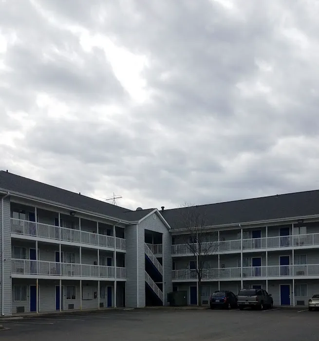 InTown Suites Extended Stay Louisville KY - Airport 4