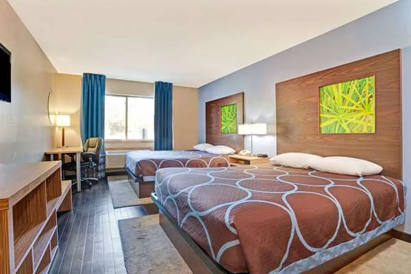 Super 8 by Wyndham Louisville Airport 5