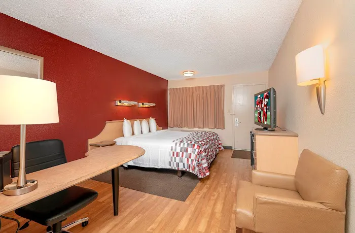 Red Roof Inn Louisville Expo Airport 5