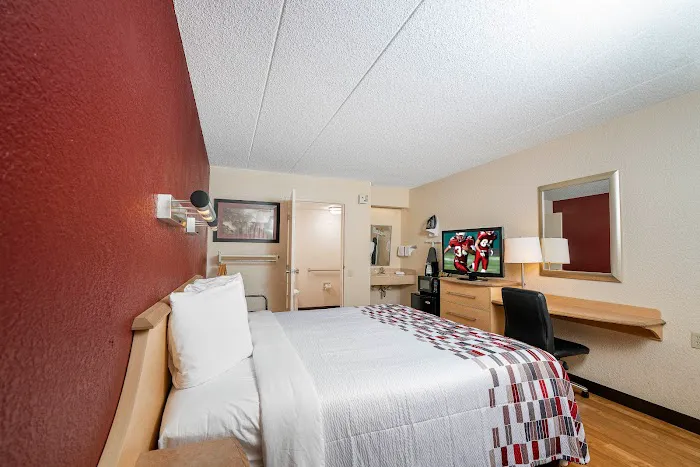 Red Roof Inn Louisville Expo Airport 5