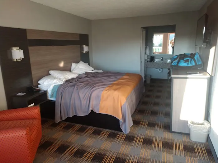 Travelodge by Wyndham Sellersburg / Louisville North 4