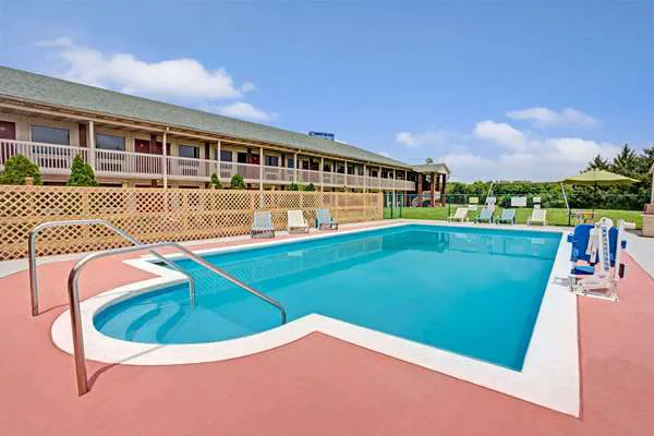 Travelodge by Wyndham Sellersburg / Louisville North 4