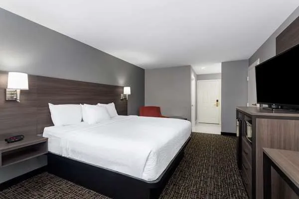 Ramada by Wyndham Sellersburg/Louisville North 4