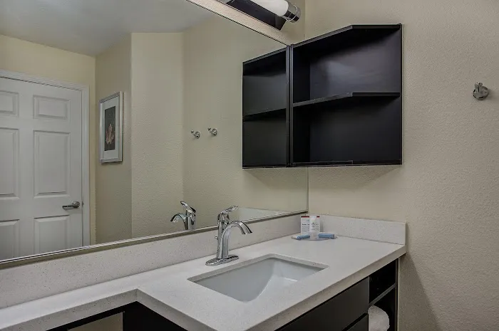 Candlewood Suites Louisville Airport by IHG 4