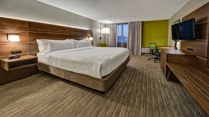 Holiday Inn Express Louisville Airport Expo Center by IHG 4