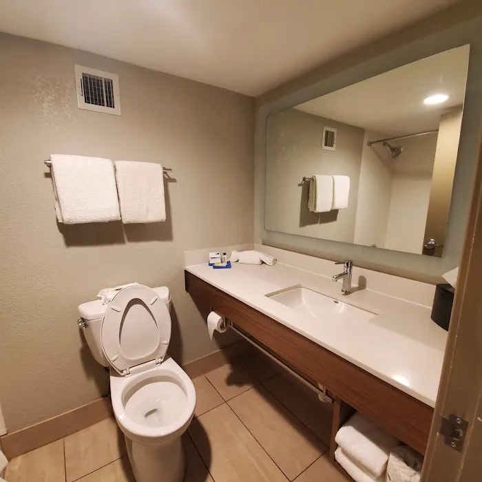 Holiday Inn Express Louisville Airport Expo Center by IHG 4