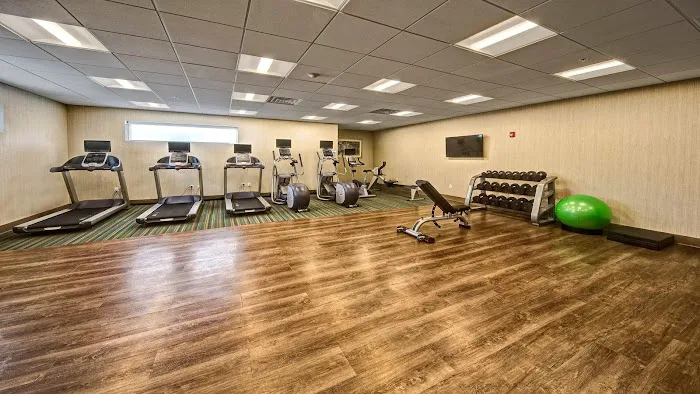 Holiday Inn Express Louisville Airport Expo Center by IHG 4