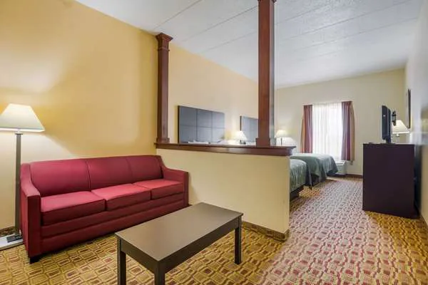 Quality Inn & Suites 4